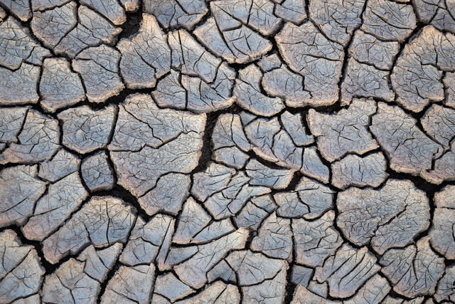 Mud Fractures